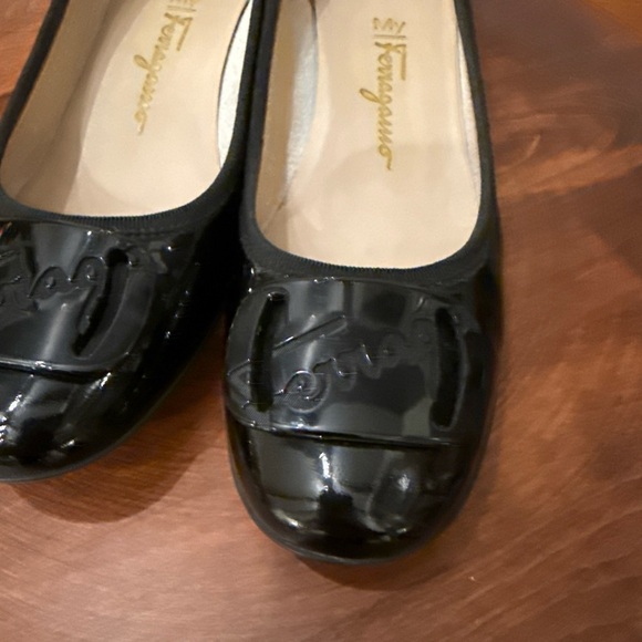 Salvatore Ferragamo Pumps Size 7  6.5? BLK Enamel Leather - Picture 3 of 16